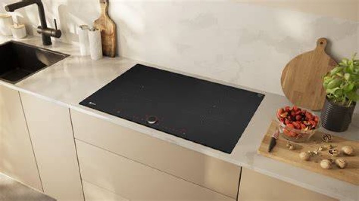 Can you keep hobs and jills together?